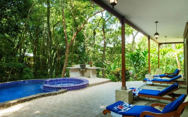 4BR Villa Motmot in w Exclusive Pool Wifi AC