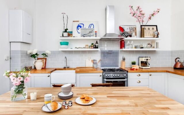 Spacious 2BR flat in Dalston!