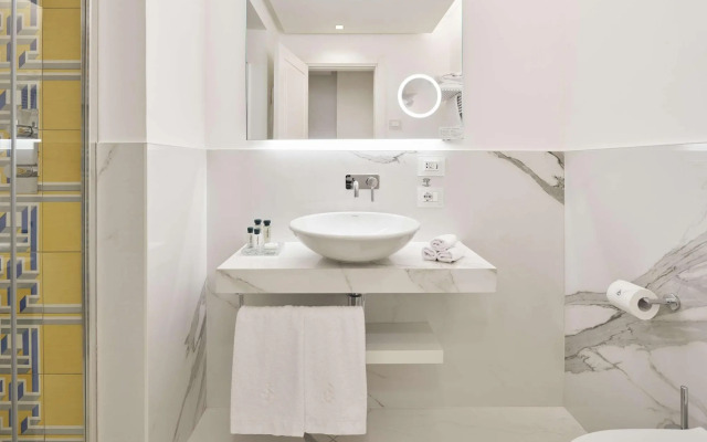 De Bonart Naples, Curio Collection by Hilton
