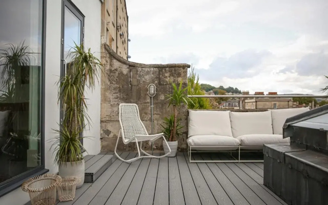 Awe-inspiring Townhouse With Balcony and Terrace