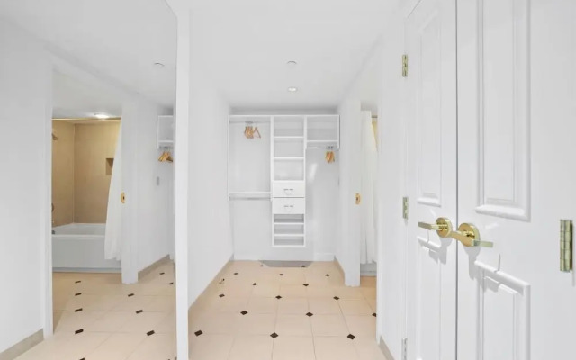 Cozysuites Beachfront 2BR 3BA Condo