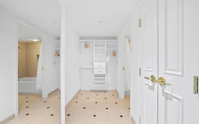 Boardwalk Cozysuites Beachfront 2BR 3BA Condo