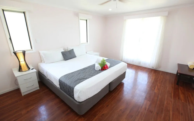 Moana Sands Beachfront Villas