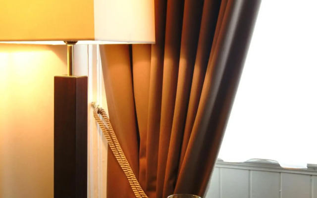 Parliament House Hotel