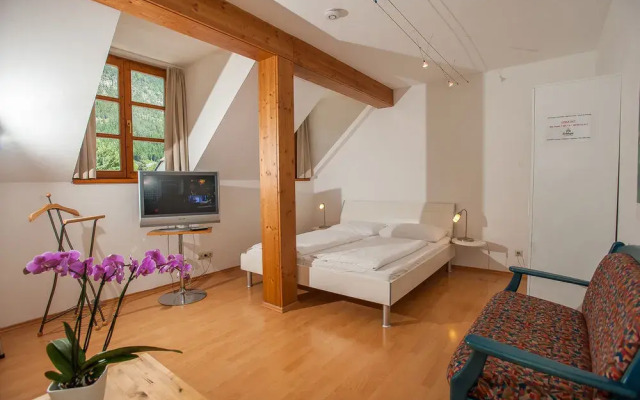 Schluga Spa Apartments & Mobile Homes