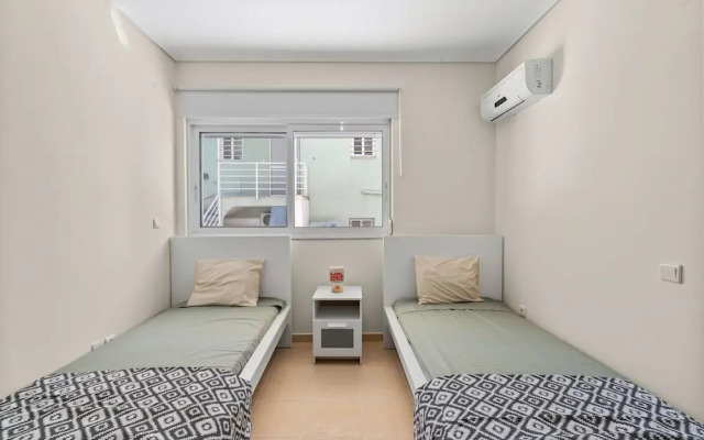 Nikiana Beach Modern Apartment