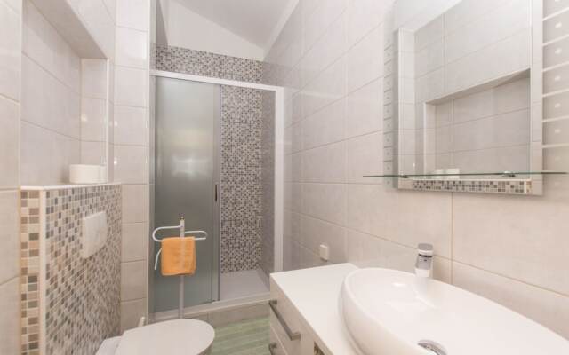 Apartments and Room Central Position