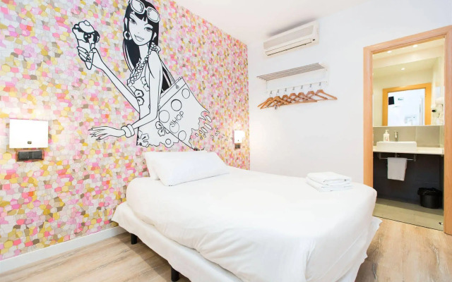 AinB Las Ramblas Colón Apartments