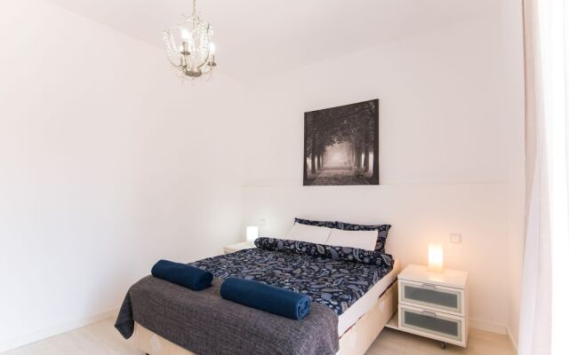 2B Apartment 5 Mins From Sagrada Familia