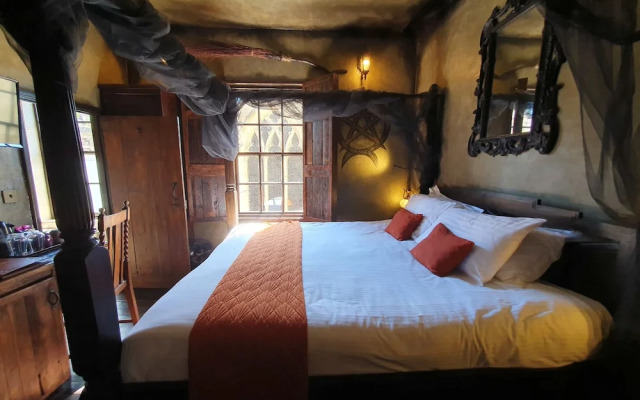 Hocus Pocus Tiny Hotel