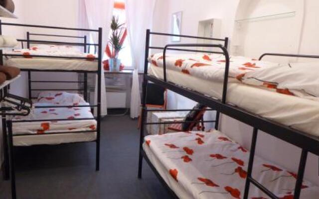 FlyFly Hostel