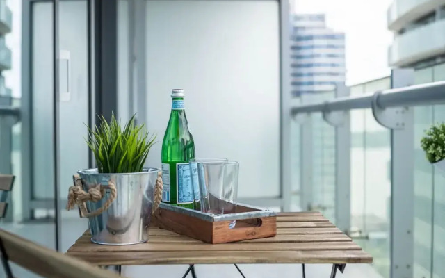 Applewood Suites - York Street Condo