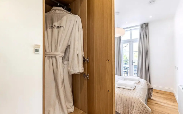 Stylish Chelsea Escape With Private Outdoor Oasis!