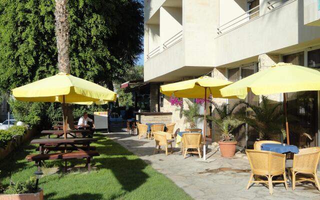 Estella Hotel & Apartments