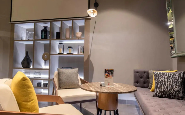 Centro Capital Centre by Rotana Hotel