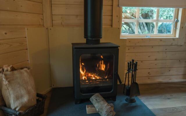Cozy Carluke Lodge Retreat