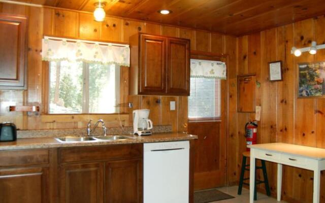 RedAwning Cabin #16B Charlottes Station