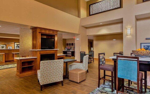 Hampton Inn & Suites Jamestown