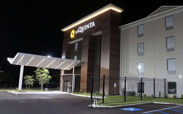 La Quinta Inn & Suites by Wyndham Memphis I-240