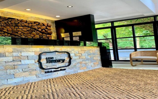 The Henry Resort Taramindu Laiya