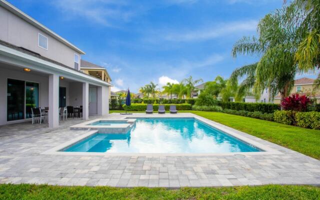 Stylish Family Home Sleeps 22 Enc101