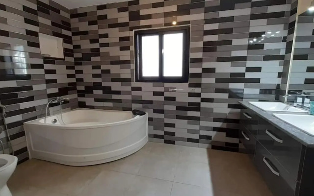 villa luxueuse et meublée plus de 280 m²