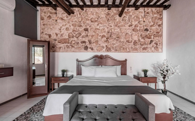Hotel Colonial Zaci by GuruHotel