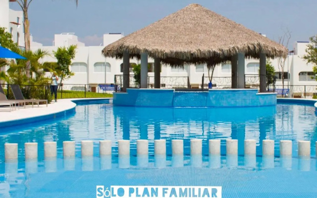 Bonita Casa en Condominio con Alberca y Acceso al Lago