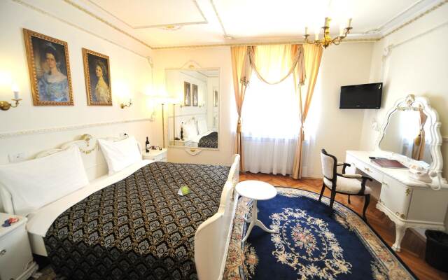 Queen's Astoria Design Hotel