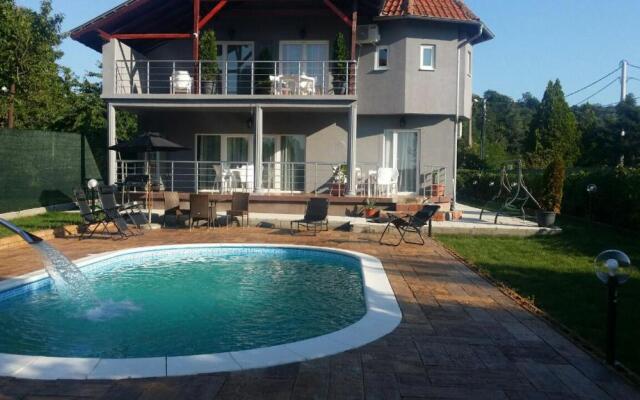 Vila Mila Riverside Apartments