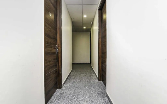 Golden Cafe by OYO Rooms