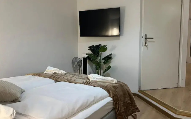 Private Room for Long Term Near Rennweg