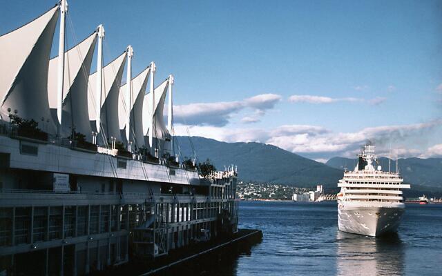 Holiday Inn Hotel & Suites Vancouver Downtown, an IHG Hotel