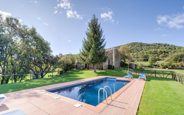 Modern Apartment in Lladurs With Swimming Pool