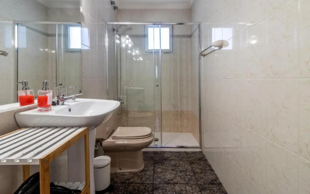 Flatguest Cicer - 3bdr + Balcony + Beach