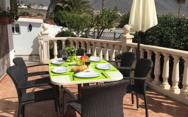 Detached villa, private pool only 10 minutes to beaches