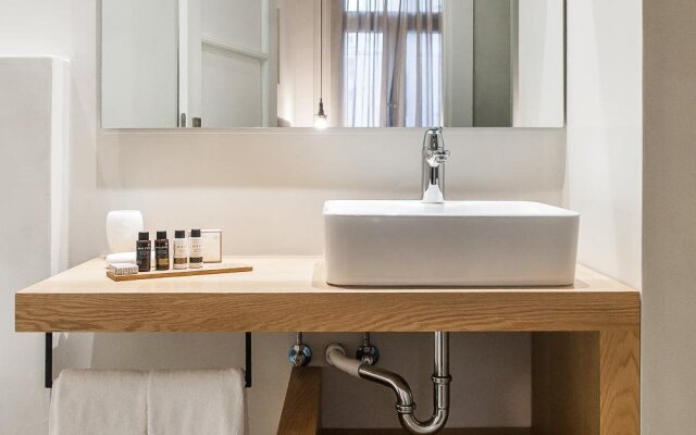 Monk Monastiraki Suites