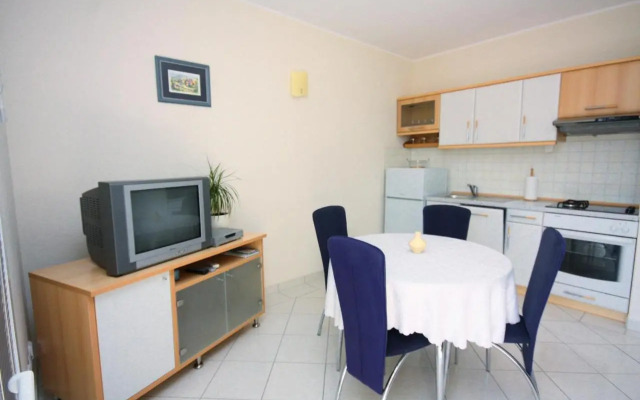 Apartments by the sea Vinisce, Trogir - 5229