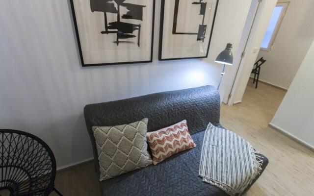 Dobo Rooms - Ronda de Segovia Apartments