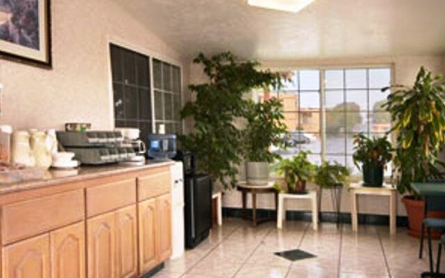 Studio 6 Suites Madera, California - Yosemite