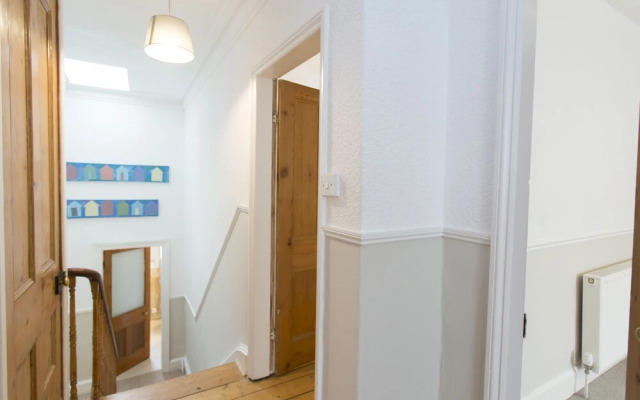 6 Abbey Terrace