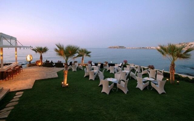 Cavo Seaside Suites