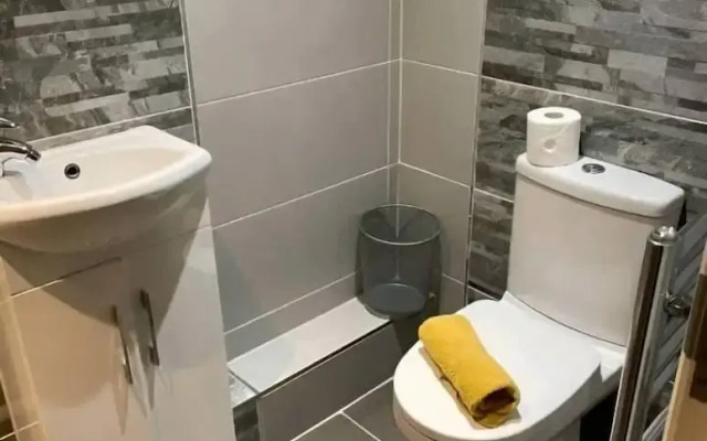 City Centre Duplex Sleeps 4 H1