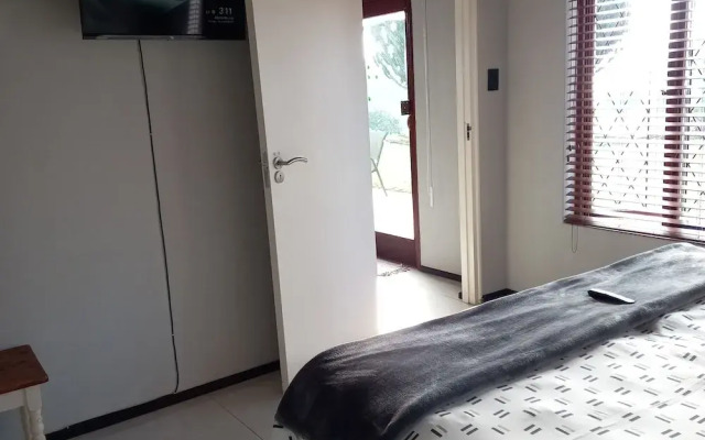 Crest Farm - Self-catering 2-bedroom, Wi-fi, Views, Swiming Pool
