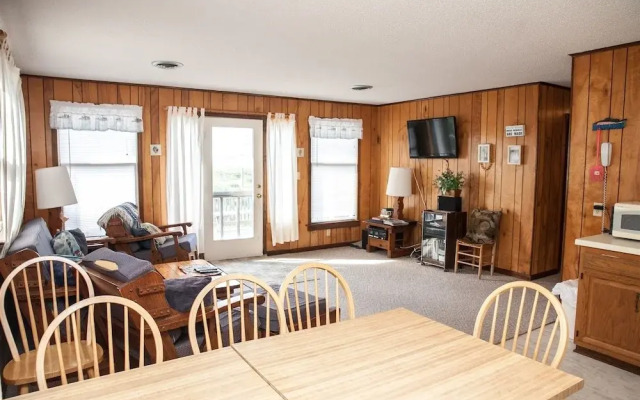 Beachbux 3 Bedroom Cottage by RedAwning