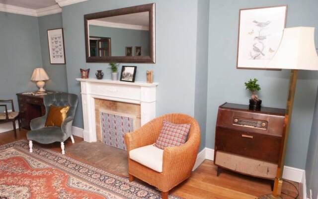 3 Bedroom House In Bath With Garden
