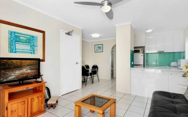 Superb 1 Bedroom Apartment Near the Beach