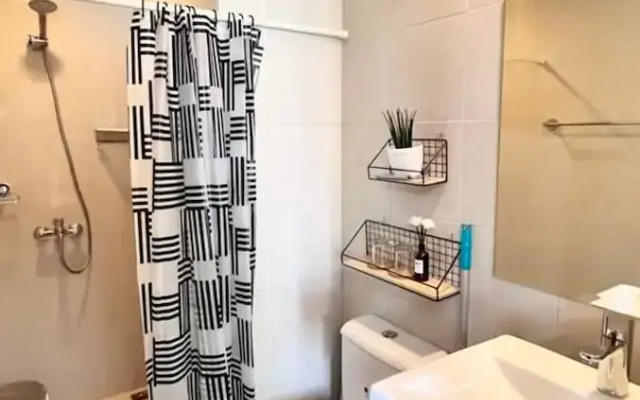 Room-the B's Crib Saint Dominique