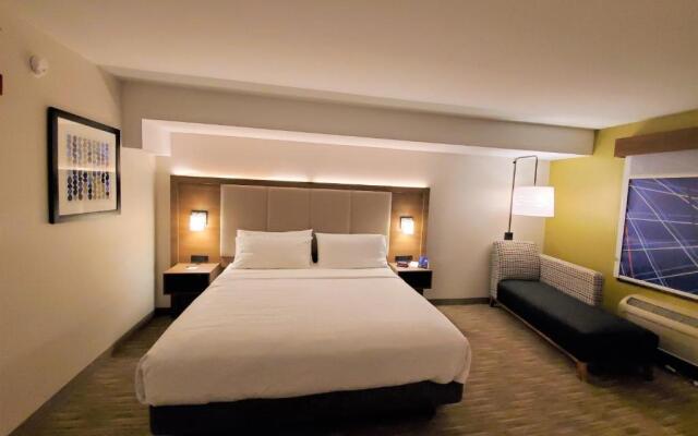 Holiday Inn Express & Suites Seattle North - Lynnwood, an IHG Hotel