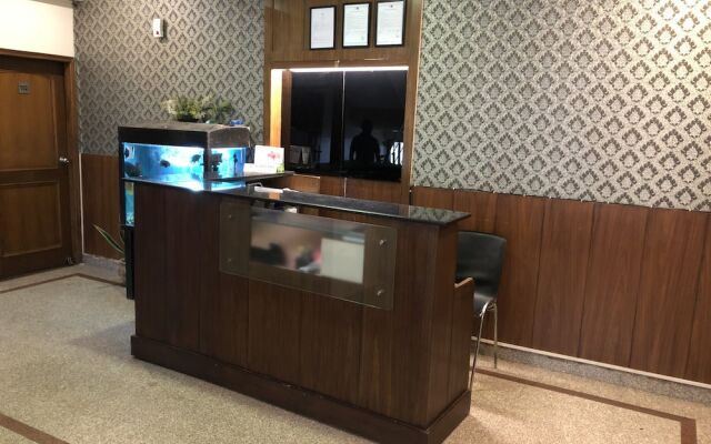 OYO Rooms Near Huda City Centre